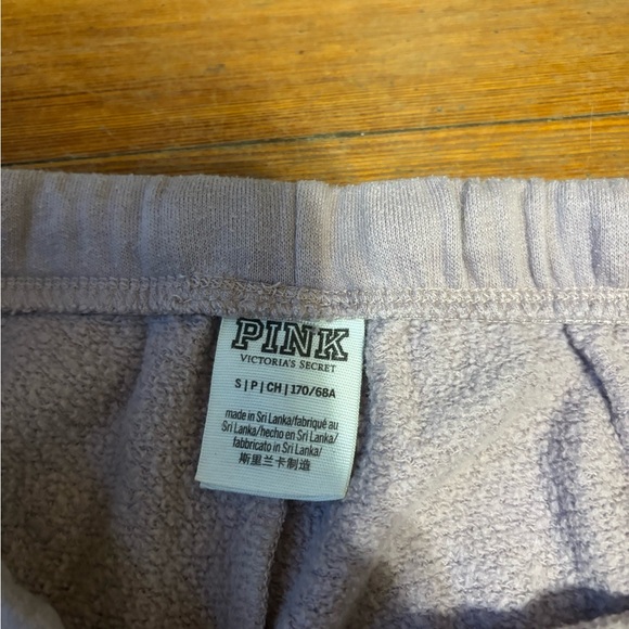 PINK Victoria's Secret Lavender Lounge Pants - Picture 5 of 5
